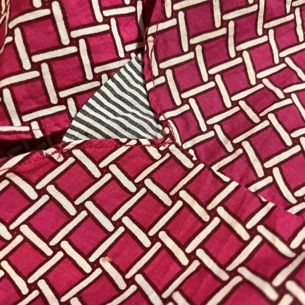 Crown & Ivy. Sz M. Magenta Long Sleeve Shirt. Contrast Facings. Cotton. B77 - Picture 5 of 6